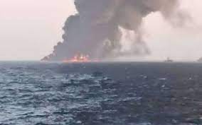 آتش سوزی در شناور پشتیبانی آموزشی نیرویی دریایی در بندر جاسک