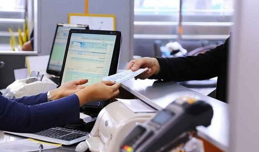 گلایه کارمندان بانک‌ها از عدم برنامه دولت برای واکسیناسیون