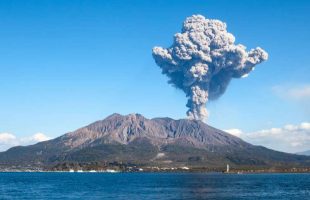فوران آتشفشان آسو در ژاپن
