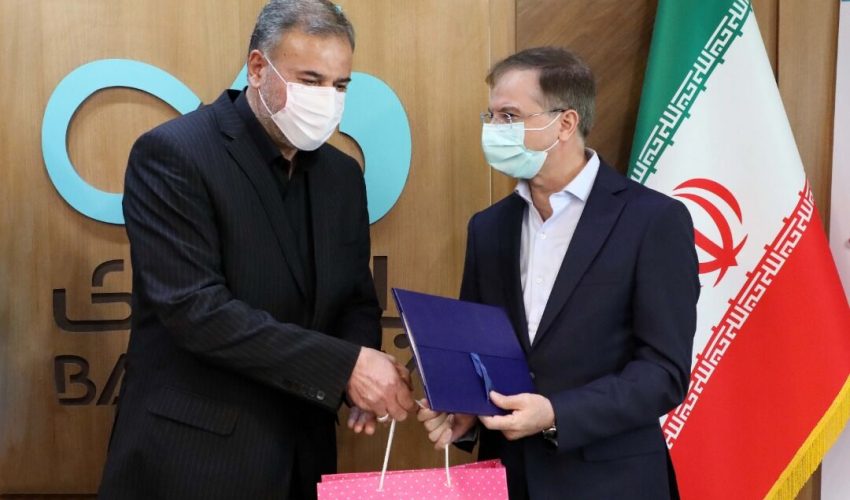 تجلیل معاون فرهنگی بنیاد شهید از مدیرعامل بانک دی