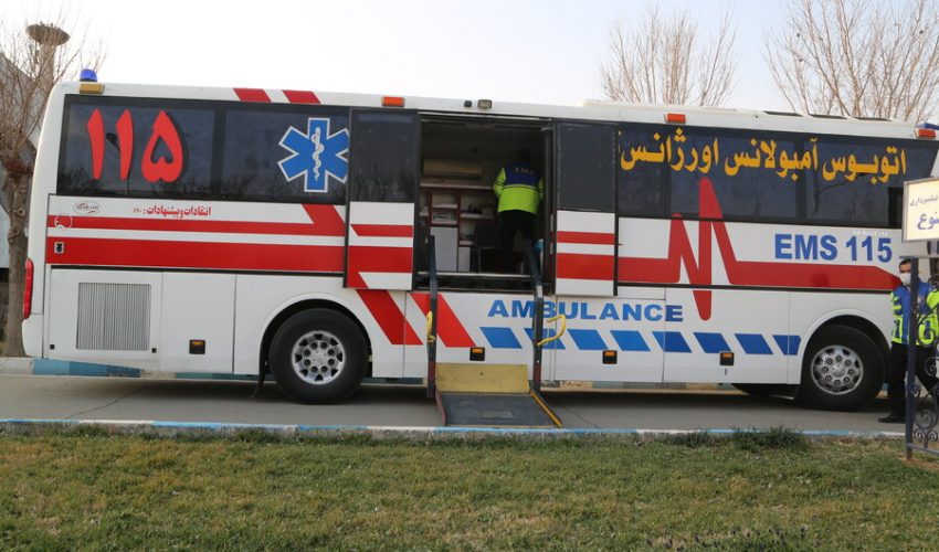 آغاز واکسیناسیون در اتوبوس آمبولانس اورژانس در تهران