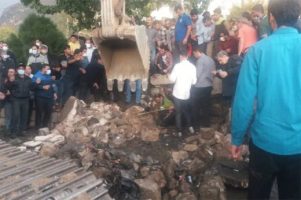 نجات پاکبان شهرداری خرم آباد از کانال آب