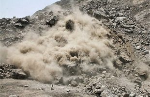 تصاویری از لحظه ریزش کوه در زلزله شدید هرمزگان