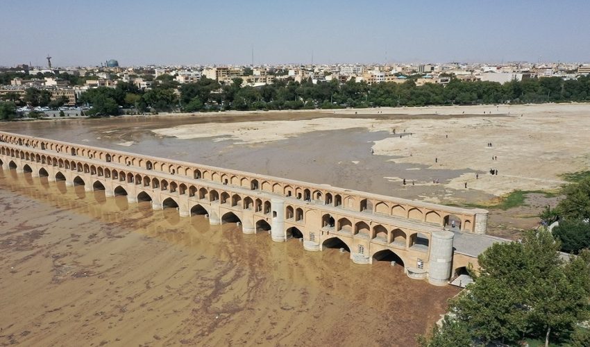 جاری شدن آب زاینده رود به صورت دائمی، همه مشکلات نیست