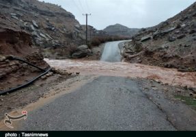 بارش شدید باران در پلدختر؛ آبگرفتگی و مسدود شدن راه ارتباطی