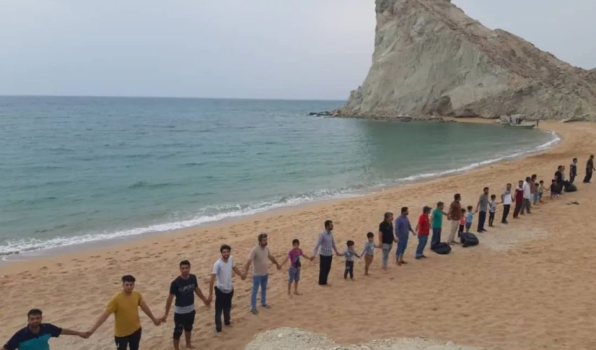 مردمان سبزاندیش کوشکنار با جان خود زنجیری شدند بر دست و پای ساحل خواران ….