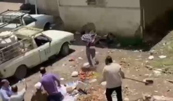 پاسخگویی به مطالبه کارگر شهرداری با بیل!