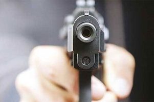 زن لبنانی به زور تپانچه اسباب‌بازی از حساب بانکی خود برداشت کرد