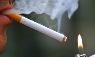 وزیر بهداشت: باید برای سیگار مالیات تعیین شود