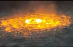 آتش گرفتن اقیانوس بعد از ترکیدن لوله استخراج نفت در مکزیک