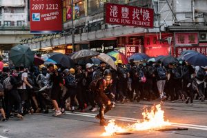 شی‌جین‌پینگ: دولتهای متخاصم می‌خواهند در چین آشوب برپا کنند