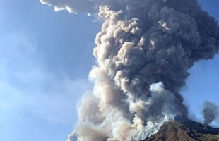 هشدار به مردم اندونزی در پی فوران آتشفشان “سیمرو ” در جاوا