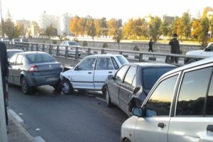 تصاویری از تصادف اتوبوس با چندین خودرو در تبریز