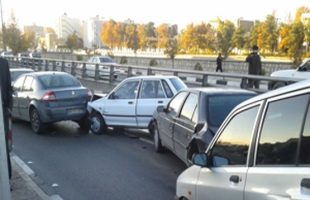 تصاویری از تصادف اتوبوس با چندین خودرو در تبریز