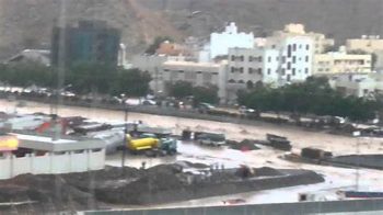طوفان و بارش شدید باران در تابستان مردم امارات را شگفت زده کرد.