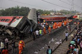 خروج قطار از ریل در هند کشته و زخمی برجای گذاشت