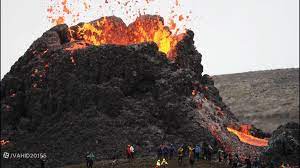 لحظه فوران آتشفشان در ایسلند