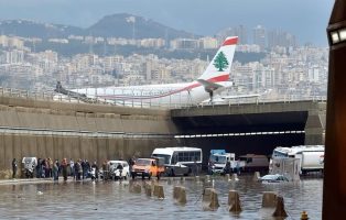 فرودگاه بیروت را آب برداشت