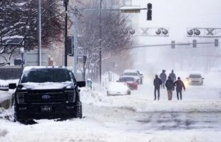 برف و سرما در آمریکا جان ۶۰ نفر را گرفت
