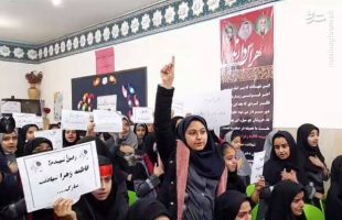 جای خالی دانش آموزان شهید حادثه تروریستی کرمان در مدرسه