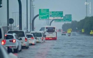 وضعیت عجیب بزرگراه معروف «شیخ زائد دوبی» بعد از بارندگی!