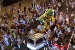 یک خودرو مخالفان نتانیاهو را زیر گرفت
