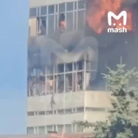 تلاش برای فرار از شعله های آتش