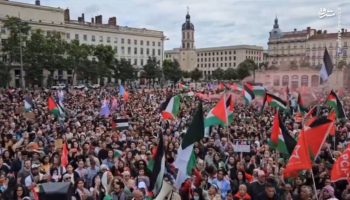حضور پررنگ پرچم‌های فلسطین در جشن شادی فرانسوی‌ها