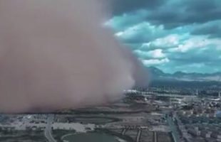 لحظه‌ی ورود گردباد شدید به استان هبی چین