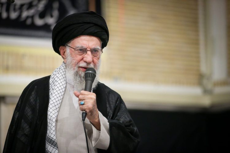 فیلم کامل بیانات رهبر انقلاب اسلامی در مراسم بزرگداشت شهدای جنگ تحمیلی اخیر. ۱۴۰۴/۵/۷