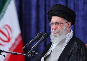 رهبر معظم انقلاب:مردم، خدمتگزاران کشور بویژه رئیس‌جمهور پُرکار و پرتلاش و پیگیر را حمایت کنند