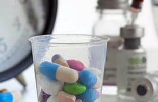 ظفرقندی وزیر بهداشت: هیچ تغییری در ارز دارو به وجود نیامده است