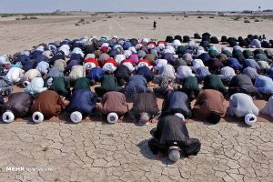 اقامه با شکوه نماز طلب باران در نقاط مختلف کشور