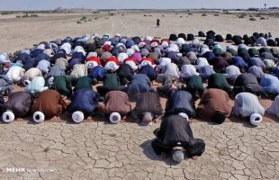 اقامه با شکوه نماز طلب باران در نقاط مختلف کشور