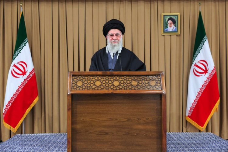 فیلم کامل سخنرانی تلویزیونی رهبر انقلاب اسلامی خطاب به ملت ایران