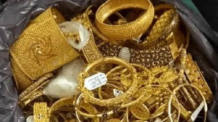 کارگر شهرداری بروجرد کیسه طلا ۵ میلیاردی را از زباله‌ها درآورد و به صاحبش برگرداند