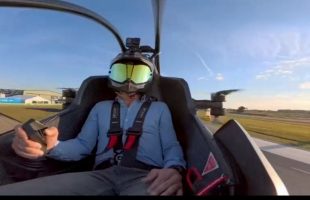 فرمول یک آسمان‌ها؛ جتسون اولین مسابقه بین خودروهای پرنده را برگزار کرد