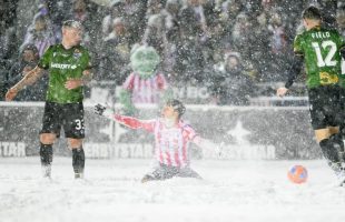 فینال فوتبال کانادا زیر کولاک و برف!