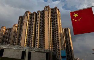 چین به جای جرثقیل از هواپیماهای بدون سرنشین در سایت های ساختمانی استفاده می کند.