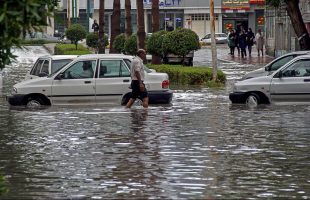جاری شدن روان آب در معابر بندرعباس