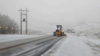 بارش برف در گردنه‌های الموت و آوج