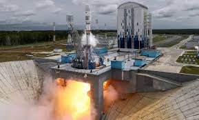 تصاویری از پرتاب ماهواره‌های ایرانی از پایگاه فضایی «وستوچنی» روسیه به فضا