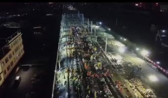 چین در  ۹ ساعت یک ایستگاه قطار کامل ساخت